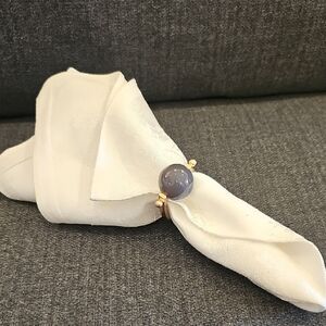 NWOT Kim Seybert set of 4 gray napkin rings